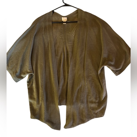 Women’s Chico’s Size 2 Olive Featherweight Cardigan, a style essential! - Picture 11 of 11
